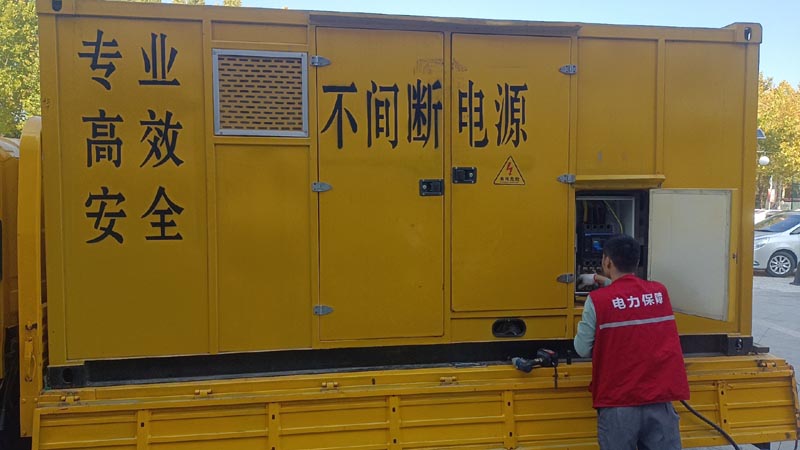 合浦柴油发电机组和UPS电源配合使用时，如何避免切换过程中的电力中断？
