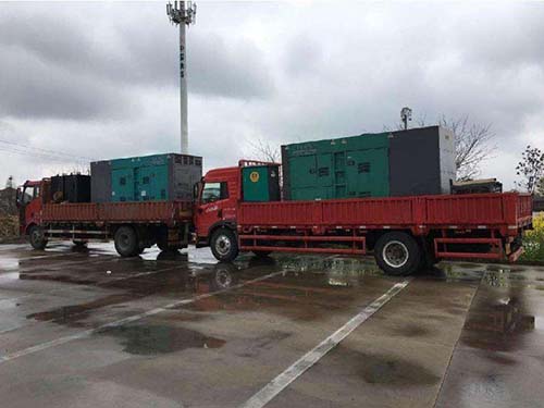 合浦涂抹密封胶后，需要等待多长时间才能安装水冷式机油散热器密封件？